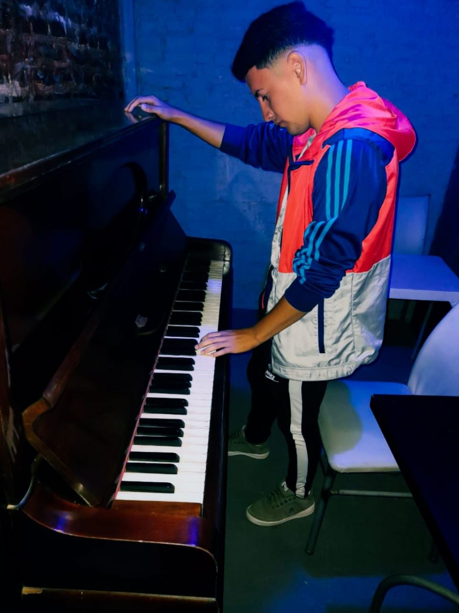Decidió ser cantante a los 8 años.