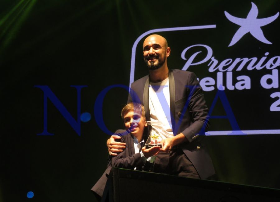 El artista premiado además ofreció un show para animar la velada. (Foto: NOVA)