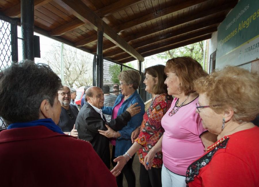 En cada una de las instituciones, Juan José Mussi aprovechó la ocasión para saludar a los vecinos y conversar con ellos.