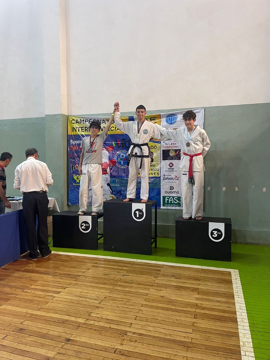 Santiago Bastianes quedó como campeón interprovincial en taekwondo.